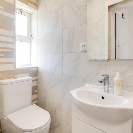 Renovated 2bd Ac Wi-fi Pool 350m Porches (Algarve)