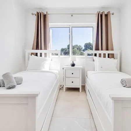 Appartement Renovated 2bd Ac Wi-fi Pool 350m Porches (Algarve)