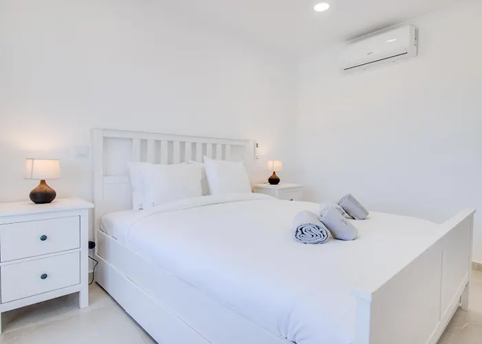 Renovated 2bd Ac Wi-fi Pool 350m Porches (Algarve)