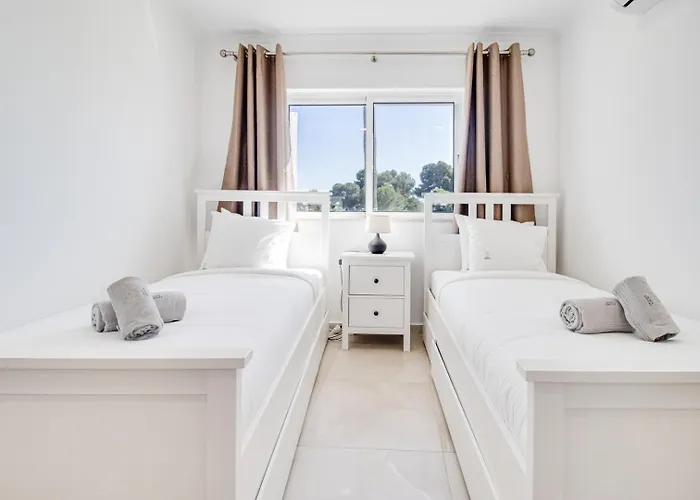 Appartement Renovated 2bd Ac Wi-fi Pool 350m Porches (Algarve)