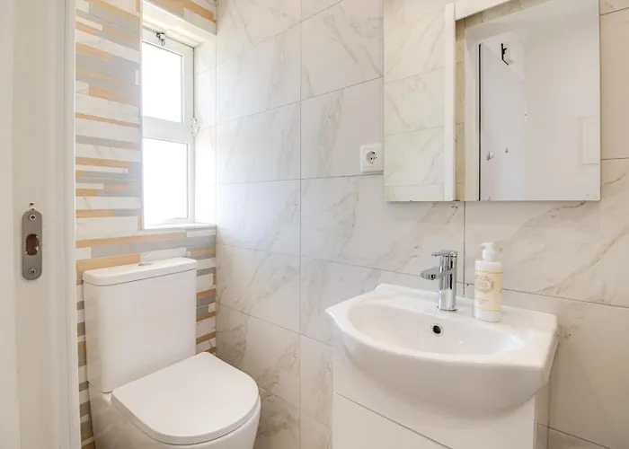 Renovated 2bd Ac Wi-fi Pool 350m Porches (Algarve)